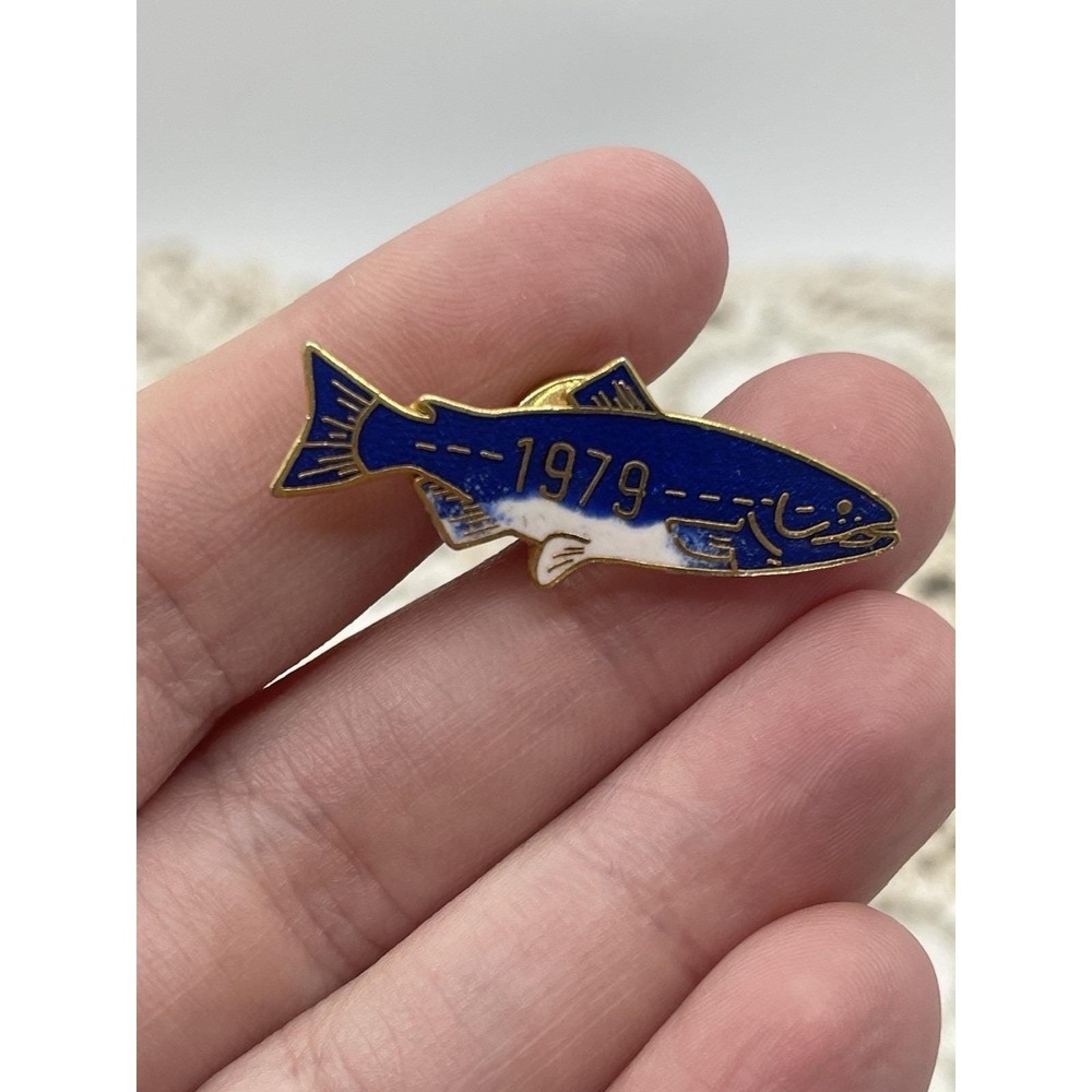 Light & Dark BLUE FISH PIN BROOCH Vintage 1979